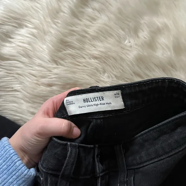 HOLLISTER Curvy Ultra High Rise Black Distressed Mom Jeans - Image 5