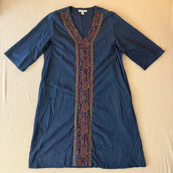 Go Softly Patio Boho Dress Womens Medium Blue Chambray Embroidered with Pockets - Image 2