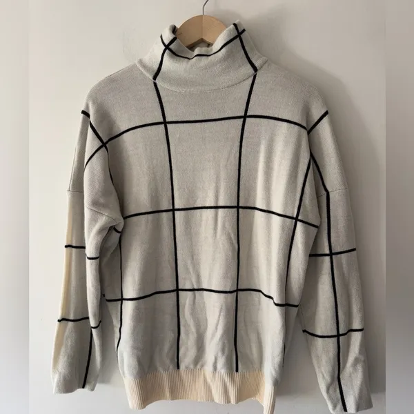 Simplee Black and White‎ Grid Turtleneck Sweater Size M - Image 2