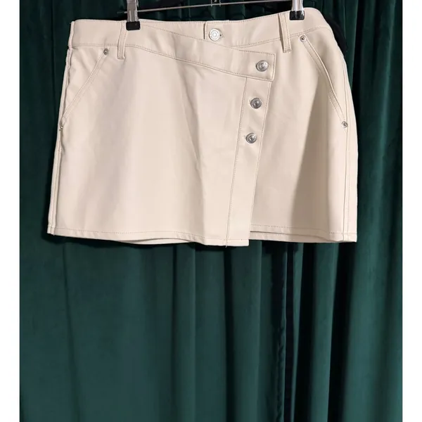 Free People Faux Leather Mini skirt Size 31 - Image 3