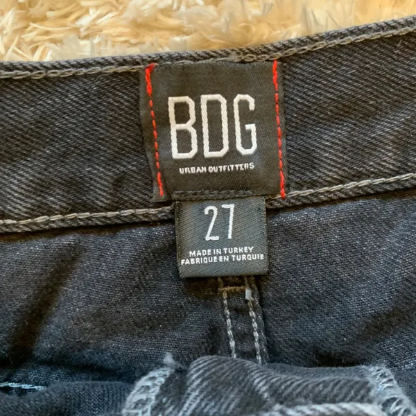 BDG Girlfriend High-Waisted Denim Short – Black Size 27 - Image 5