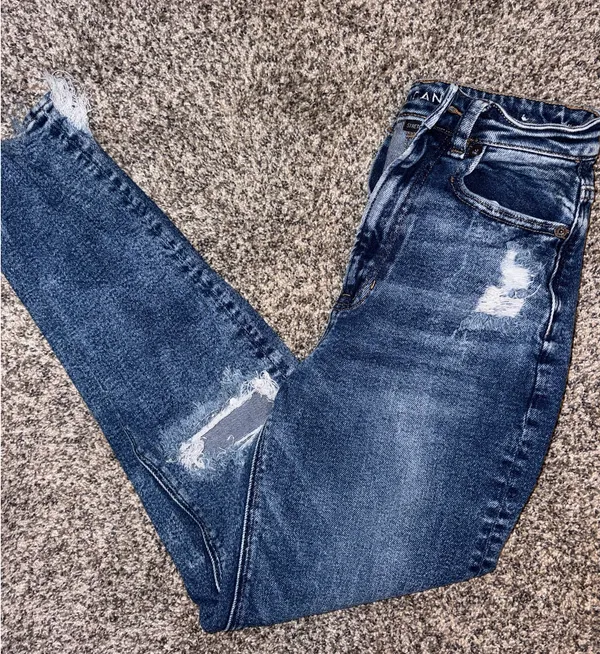 American Eagle Jeans Mom Distressed - Image 2