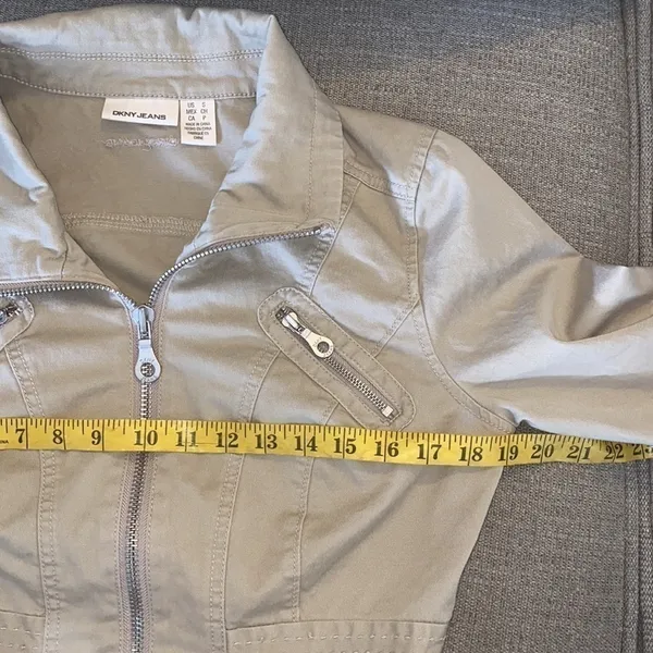 DKNY Jeans Jacket Small Khaki‎ Tan Utility Zip Up Multi Pocket 3/4 Sleeve - Image 11