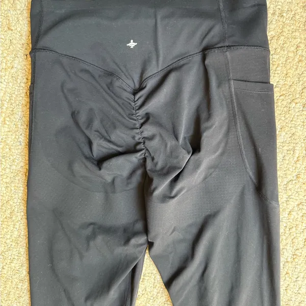 HALARA Black High-Waist Athletic Leggings with Side Pockets - Image 8
