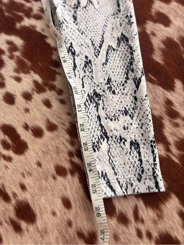 Beyond yoga snakeskin print leggings - Image 2