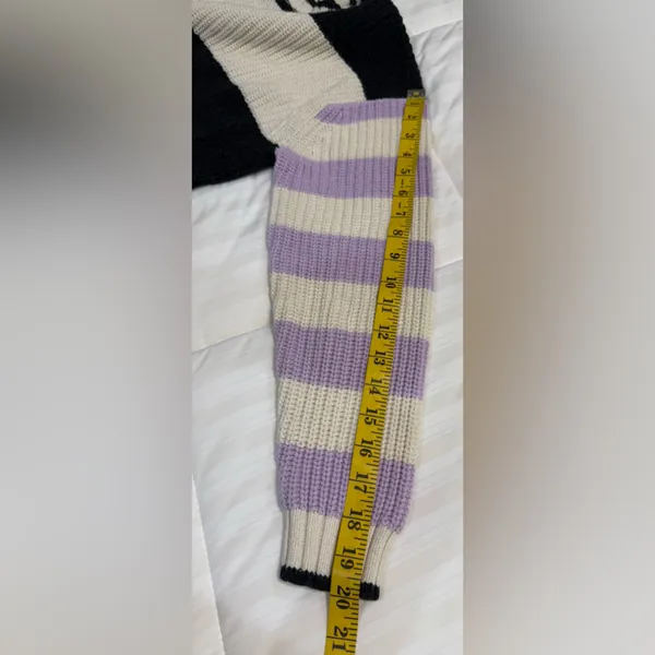 American Eagle Outfitters Black and Cream Lilac Knit Cropped Sweater - Image 6