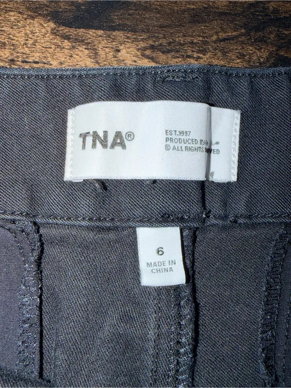 TNA Straight Leg Cargo Pants Black Size 6 - Image 3