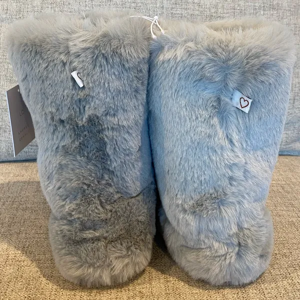 NWT Women's LC Allover Faux Fur Boot Slippers - Image 4