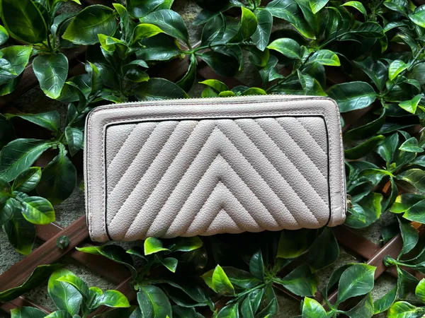 Victoria's Secret Large Zipped Wallet in V-Quilt with V Monogram Hardware - Image 2