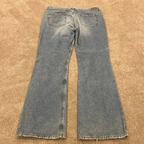 Old Navy women’s boot-cut low waist jeans size 12. - Image 8