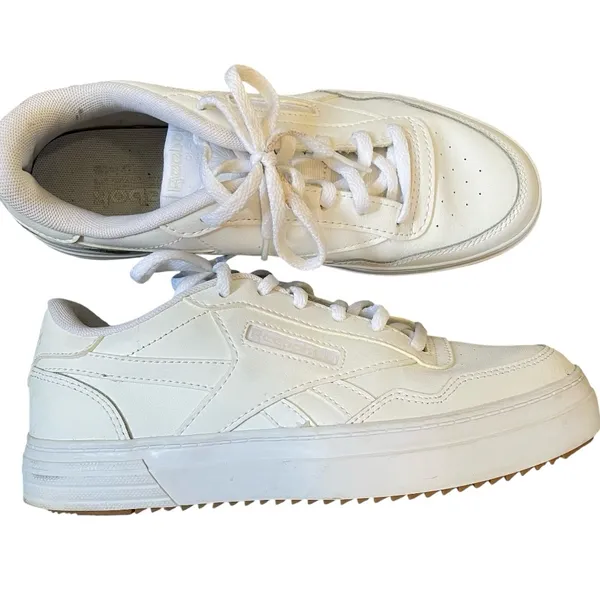 Reebok Classic Club Memt Bold Womens Sneakers - Image 3