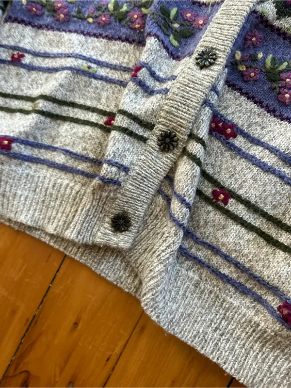 Vintage Northern Treasures Floral EMBROIDERED Sweater Hong Kong cotton wool M - Image 7