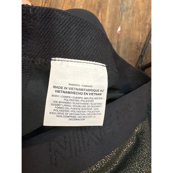 Nike Pro metallic gold and black logo leggings - Image 4