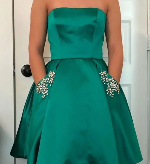 Sherri Hill Green homecoming dress with pockets - Image 4