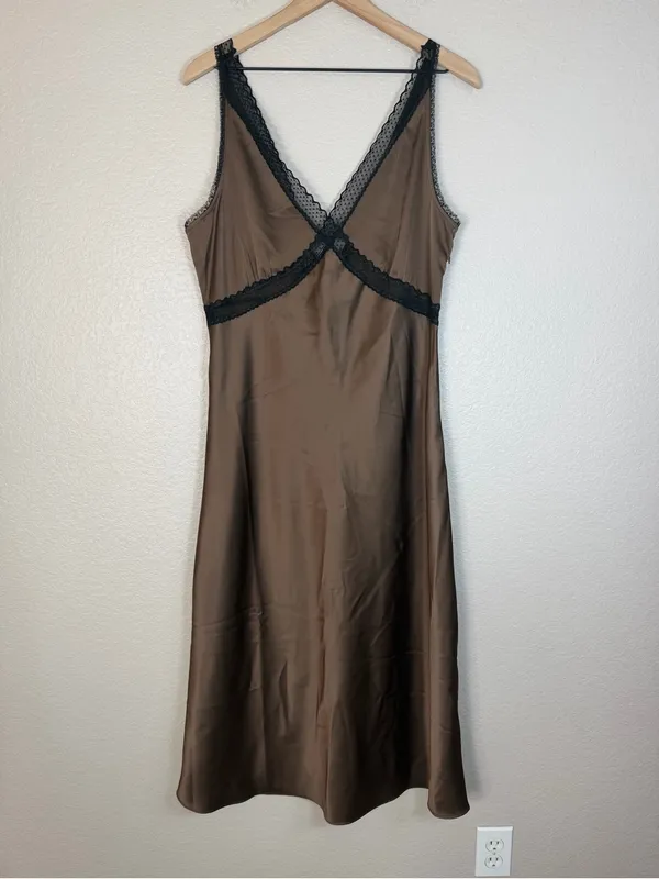 House Of Harlow 1960 Brown Satin Maxi Dress With Black Lace Trim size Large $198 - Image 4