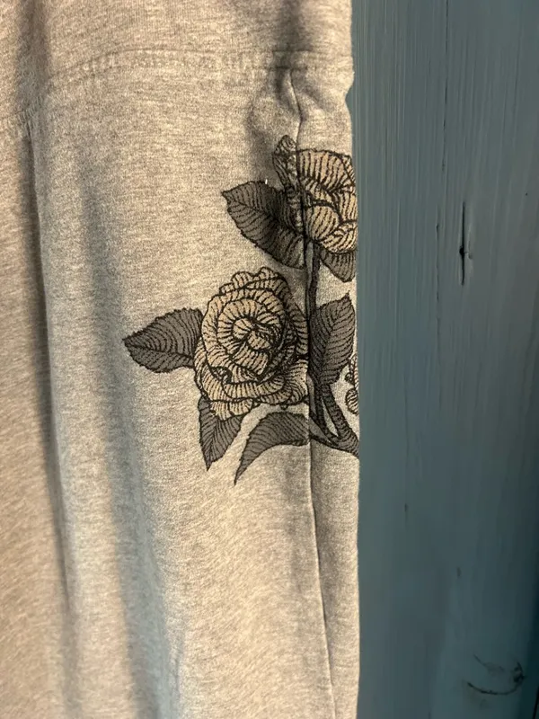 Life Is Good Light Gray Floral-Accent Lounge Pants | Size Medium - Image 2