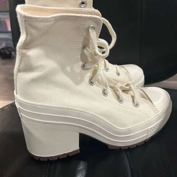 Converse Chuck 70 De Luxe Heel High-Top Sneakers small smudge in front NWOT - Image 4