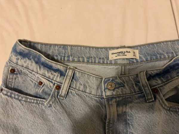 Abercrombie Low-Rise Ultra Loose Jeans - Image 9