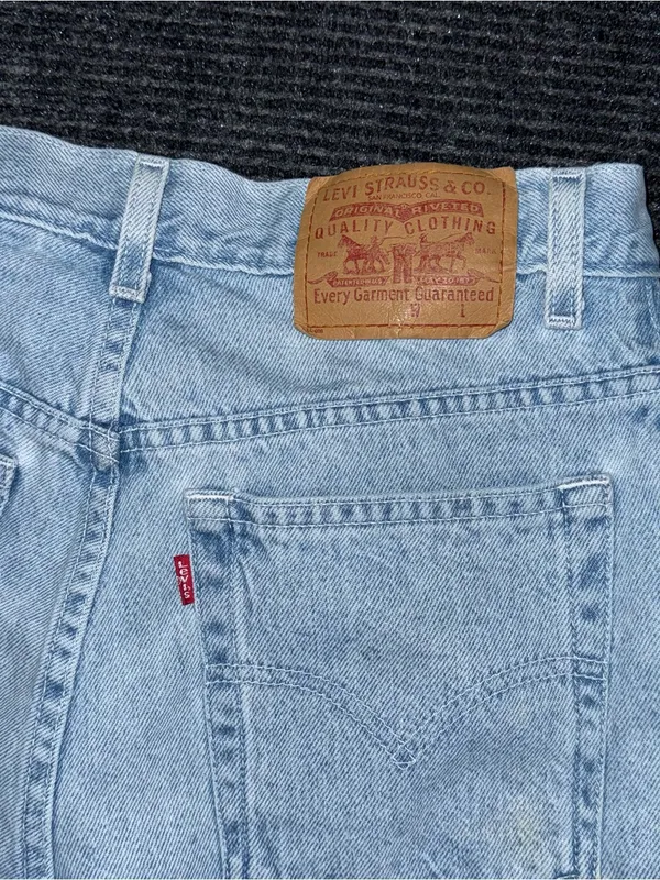 Vintage Levis Relaxed Fit Denim Mid Thigh Shorts 10 / 28 Light Wash Cotton Jorts - Image 3