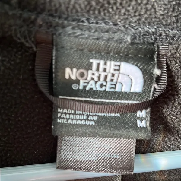 The North Face Black Ski Jacket for Ultimate Snow Adventures - Image 2