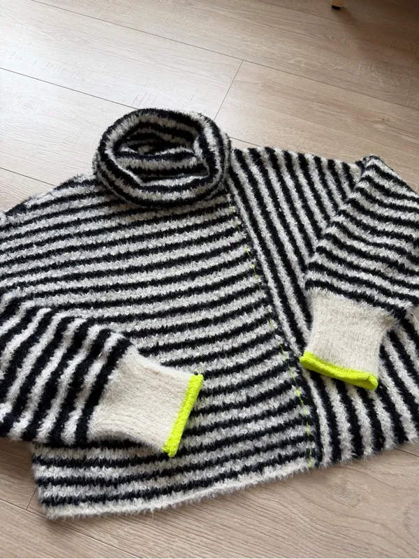 Pilcro Black and White illusion Striped Turtleneck Sweater with Neon Trim size M - Image 3