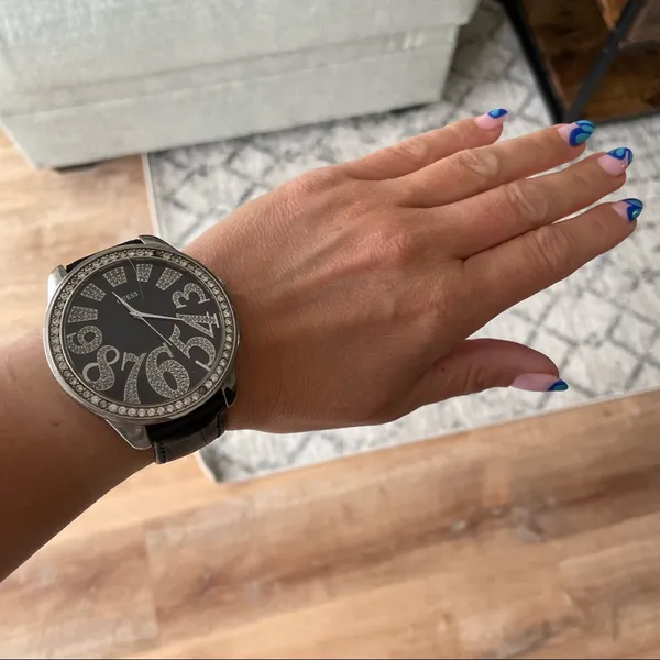 Whimsical large face GUESS watch - Image 4
