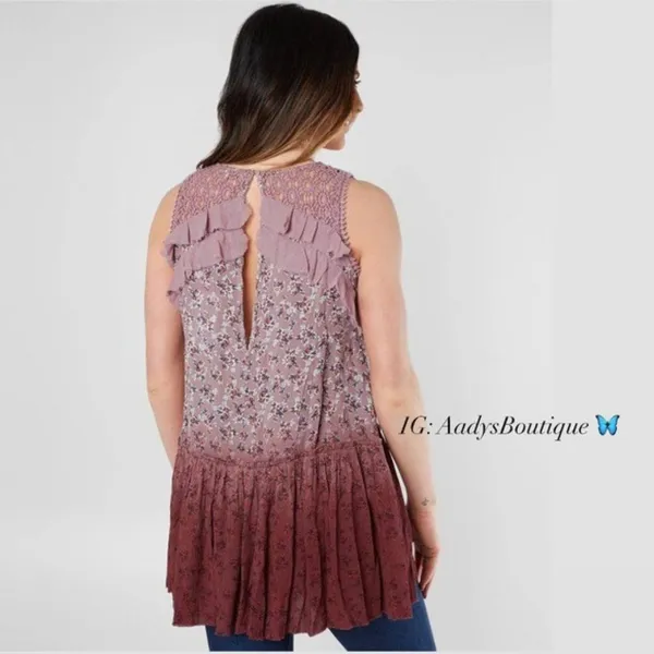 Gimmicks by BKE Mauve High Neck Pieces Floral Top Size M New with Tag - Image 4