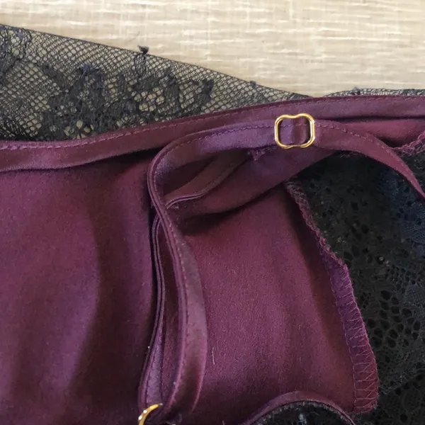 Victoria's Secret silky slip with BLK lace sides - Image 9