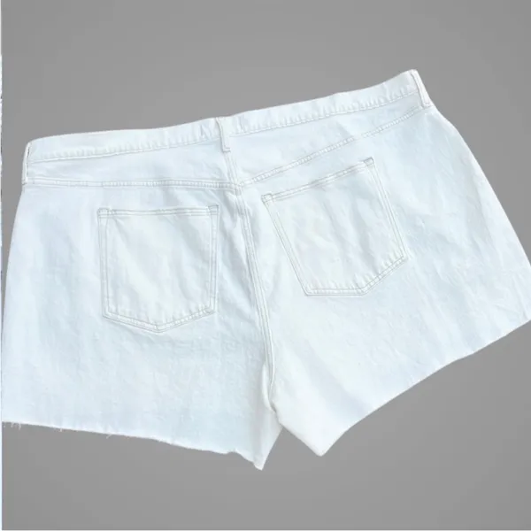 NWT Abercrombie & Fitch The 4" Mom Short High Rise Curve Love soft White Sz. 24 - Image 7