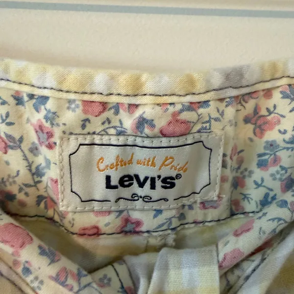 Levi's Women's Plaid Shorts 100% Cotton‎ Size 8 Yellow Plaid Vintage Y2K - Image 4