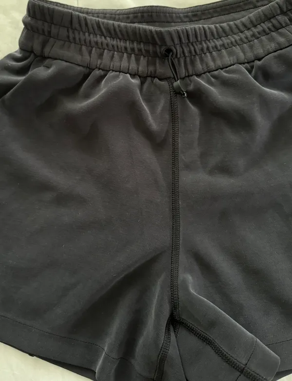 Lululemon Soft Stream Shorts - Image 3