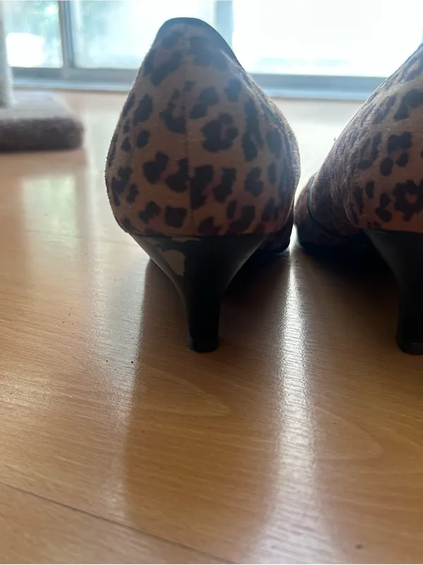 Leopard Heels 8.5 Peep-Toe Leopard print mid Heel in Brown & Black by lmpo - Image 5
