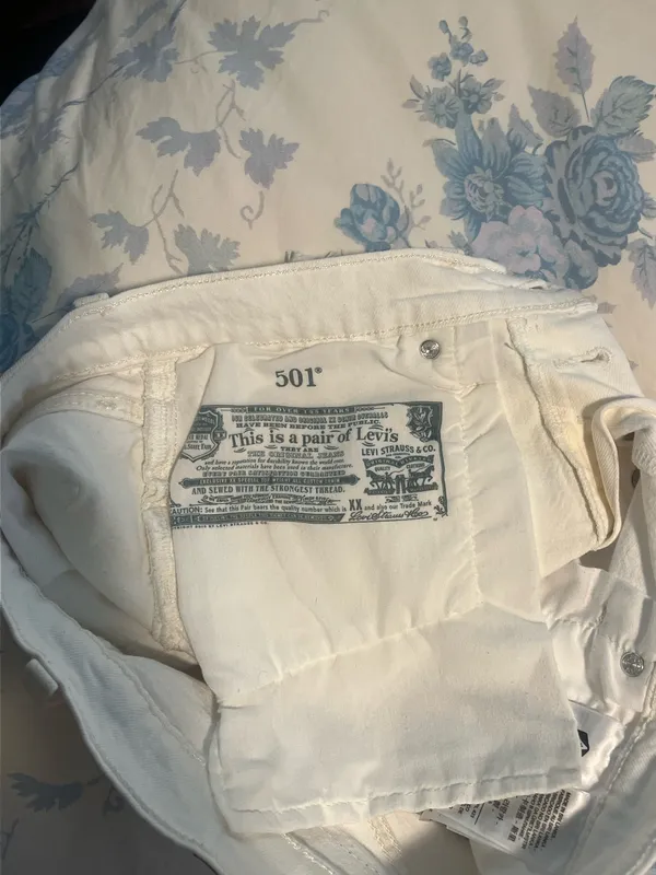 Levi’s 501 Denim Shorts Distressed Women’s - Image 3