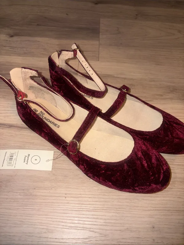No Boundaries Burgundy Velvet Mary Jane Flats size 8 new - Image 6