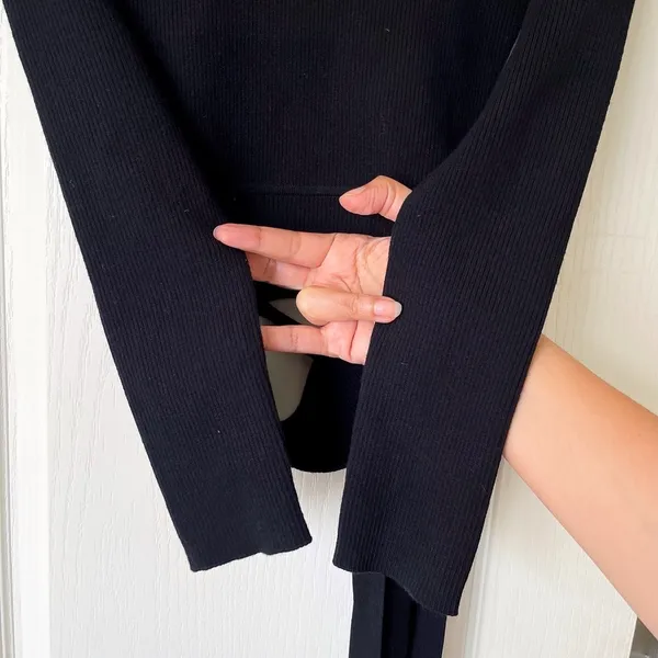 Aritzia Wilfred Mayrac Merino Wool Cutout Sweater Black Medium EUC‎ - Image 4