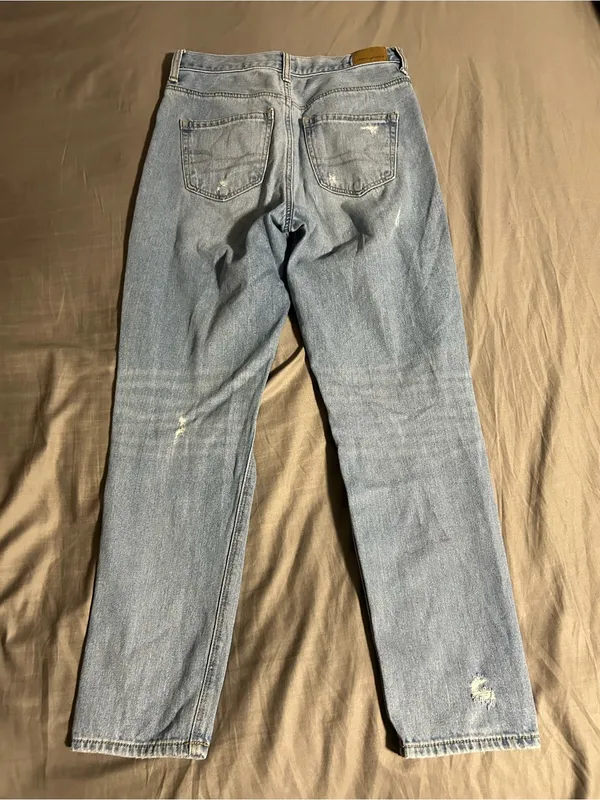 American Eagle Outfitters Light Blue Ripped Straight-Leg Mom Jeans Size 4 - Image 3