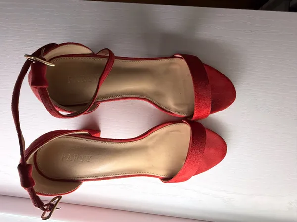 Red Heels Size 9 - Image 2