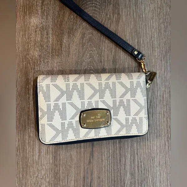 Michael Kors Monogram Wallet Wrislet - Image 2