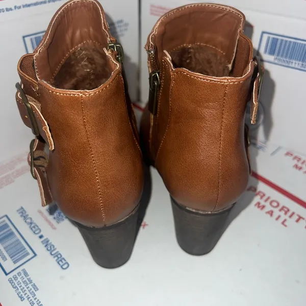 Dollhouse Brown Booties size 7 - Image 2