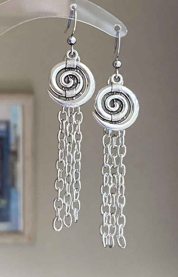 Handmade swirl/spiral chain dangle earrings🌀💚⭐️ - Image 2