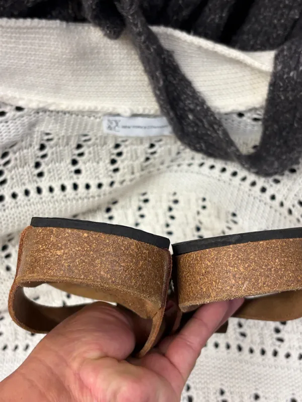 Vionic sandals in beige - Image 6