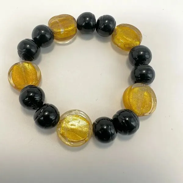 Black and yellow stretchy beaded bracelet - Image 7