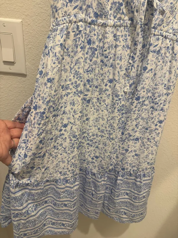 Hollister White and Light Blue Floral Cutout Mini Dress - Image 3