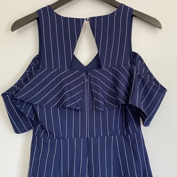 NWT J.O.A. Pinstripe Cold Shoulder Dress XS - Image 10