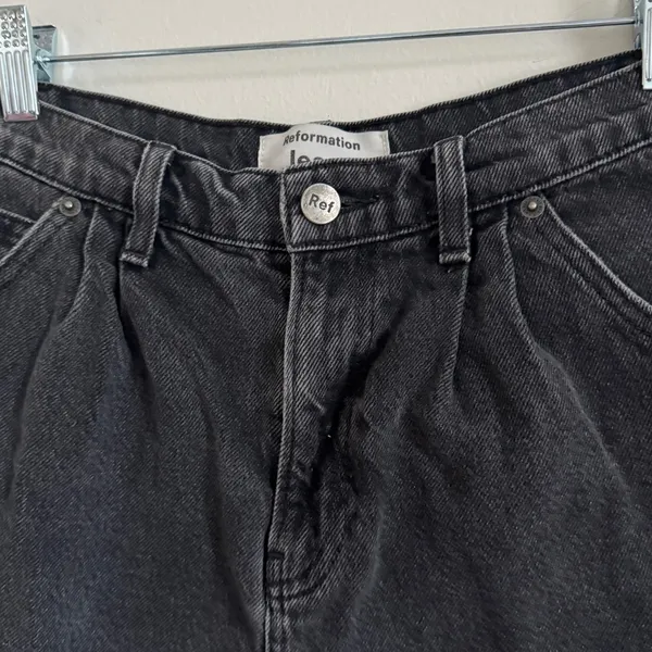 Reformation Isabelle Pleated Short Size 25 Black Denim High Waisted Jean - Image 3
