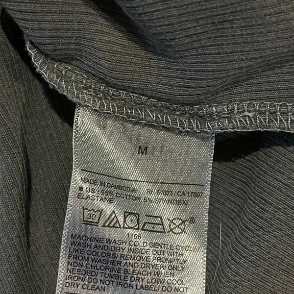Old Navy Women's Charcoal Short Sleeve Tee - Image 7