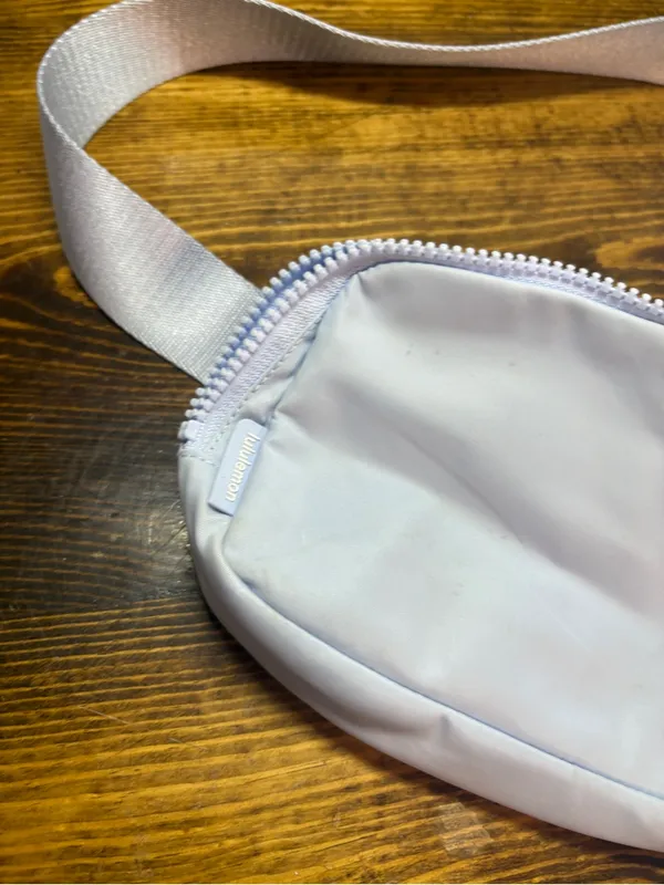 Lululemon blue Everywhere belt bag - Image 4