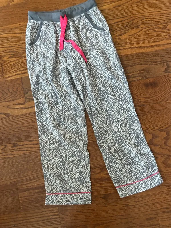 Victoria's Secret Pajama Pants Gray Leopard Print Size XS Loungewear Loungepants - Image 3