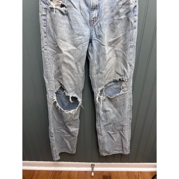 American Eagle Stovepipe High Rise Distressed Straight Leg Jeans Light Wash 00S - Image 3