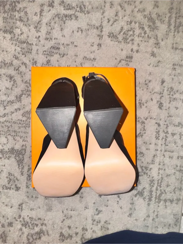 Black Satin Mary Jane ankle strap platform heels new in box size 36(6) - Image 5